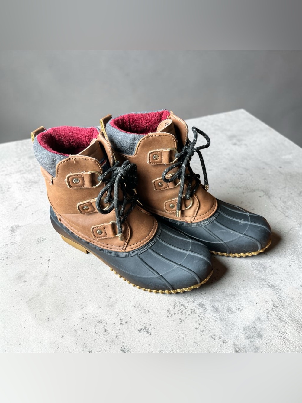 Tommy Hilfiger Brown Black Duck Boots with Red Lining